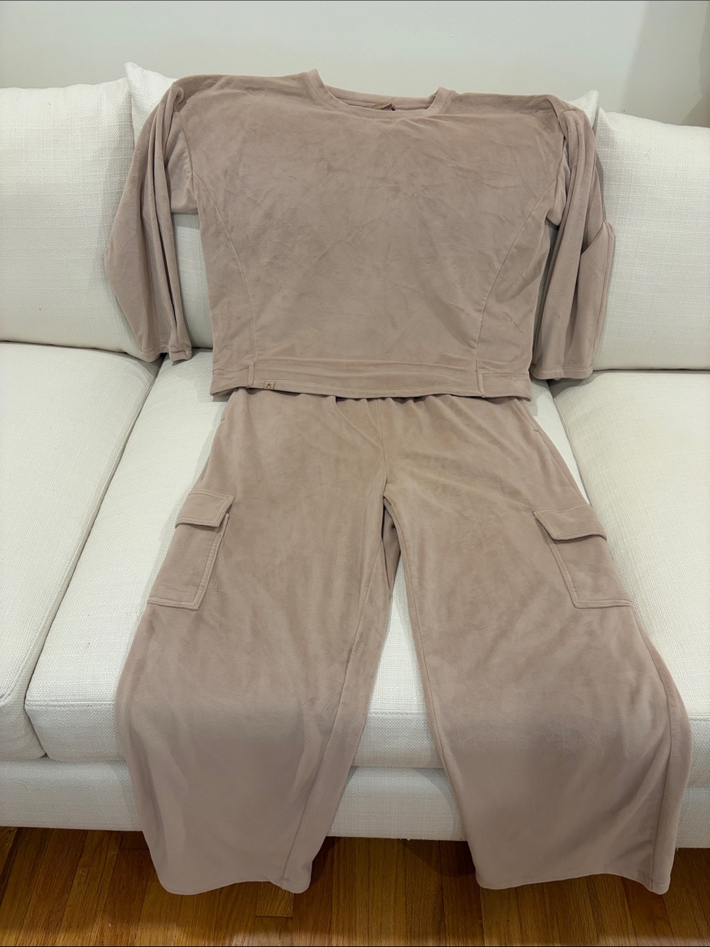 Velour jogger with cargo style pants, elastic waistband, and 4 pockets.